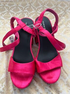torrid Hit Pink Satin Block Heels SZ 8.5